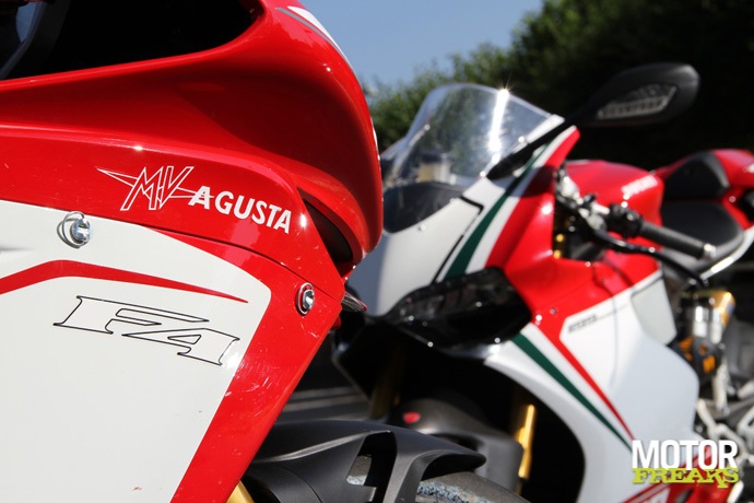 MV Agusta F4RR vs. Ducati 1199 Panigale Tricolore