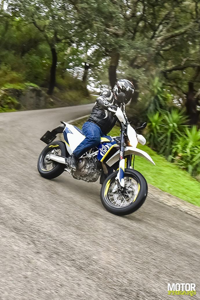 Motorfreaks Eerste Test Husqvarna 701 Enduro En 701 Supermoto Ktm Dna Husqvarna Roots