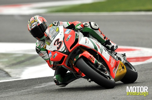 Max_Biaggi_Aprilia_Monza_2010.jpg