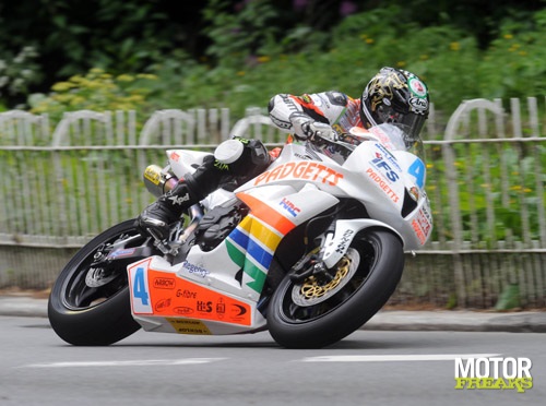 Ian_Hutchinson_2010_IOMTT_Supersport.jpg