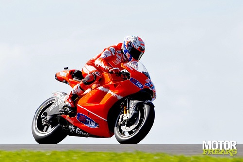 Casey_Stoner_Phillip_Island_2010.jpg