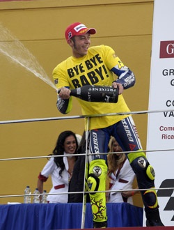 Valentino_Rossi_Valencia_podium_2010.jpg