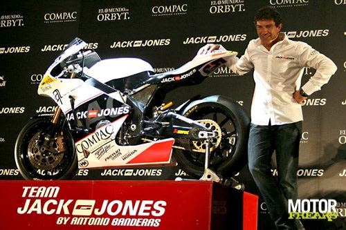 Jack_Jones_Banderas_Moto2.jpg