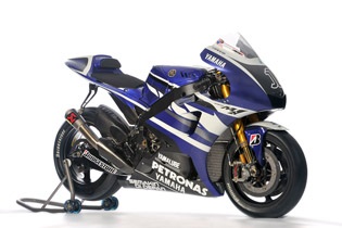 Yamaha_YZF-M1_2011_Lorenzo_1