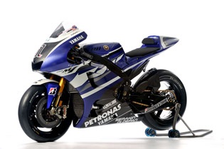 Yamaha_YZF-M1_2011_Lorenzo_2