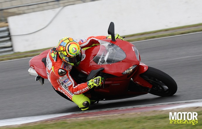 Valentino_Rossi_Silverstone_1198_1