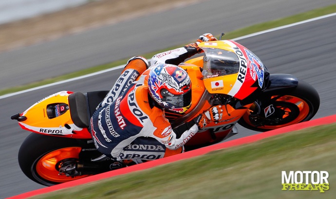 Casey_Stoner_Silverstone_MotoGP_2011