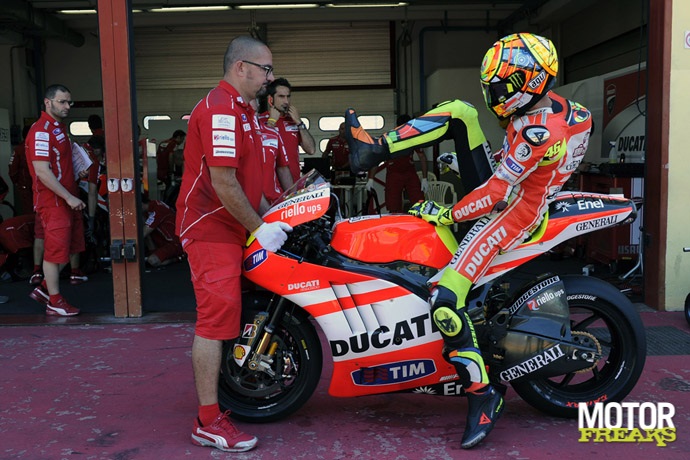 Valentino_Rossi_Ducati_GP12_Mugello_2011_test