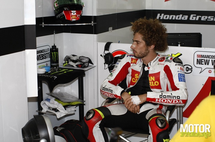 Marco_Simoncelli_Sepang_2011_pitbox