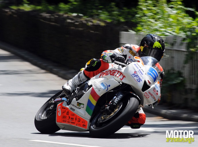 Bruce_Anstey_Isle_of_Man_TT_SS600