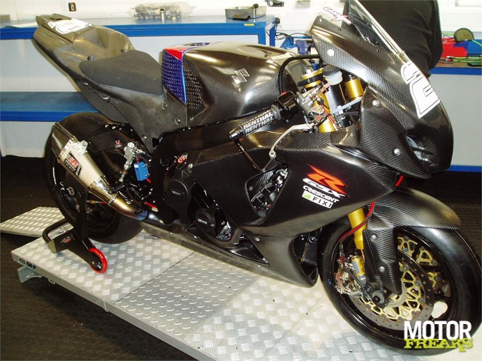 2013 FIXI_Cresent_Suzuki_GSX-R1000