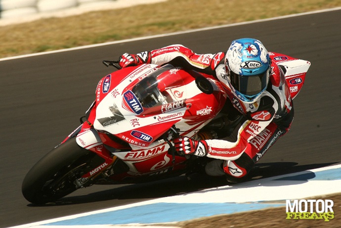 Carlos Checa_Alstare_Ducati_wintertest