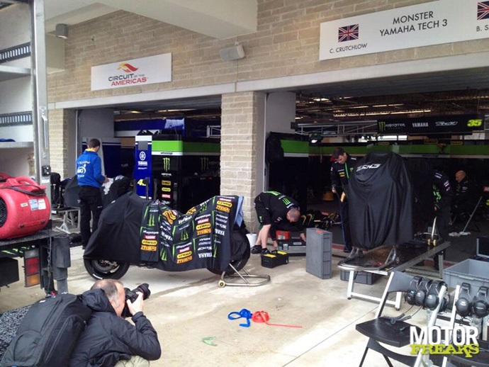 Tech3 COTA_pitbox