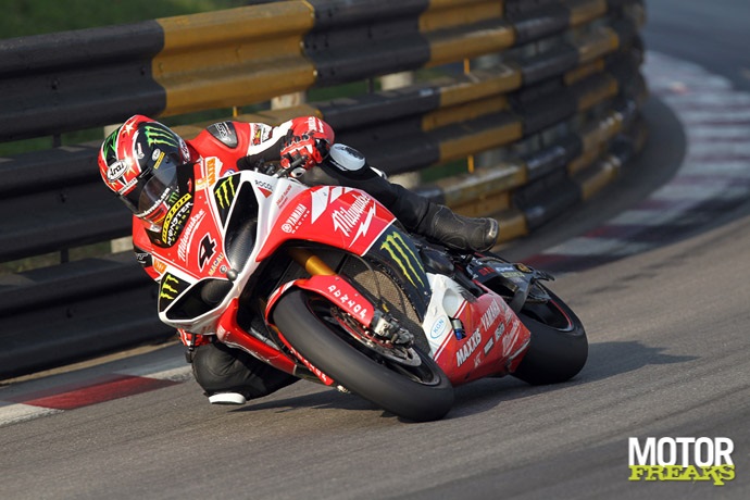 Ian Hutchinson_Yamaha_Macau_2013