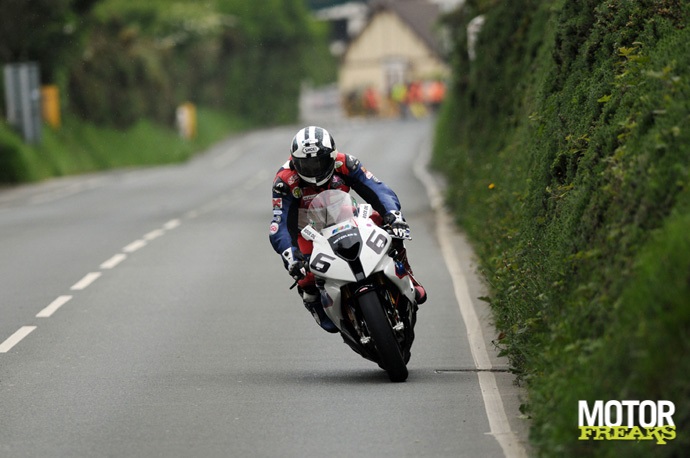 Michael Dunlop BMW S1000RR IOMTT