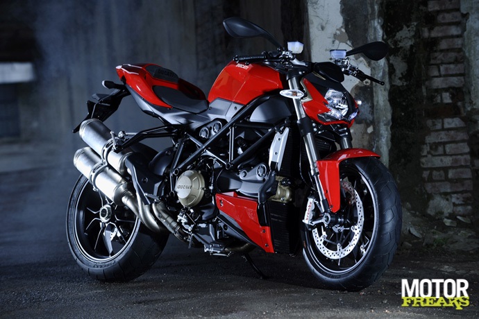 Ducati_Streetfighter_statisch_2.jpg