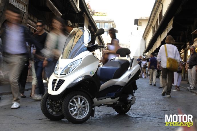 Piaggio_MP3_Hybrid_4.jpg