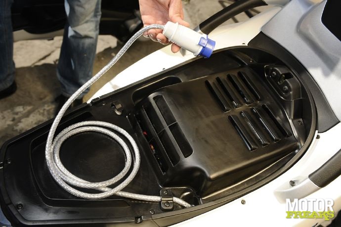 Piaggio_MP3_Hybrid_5.jpg