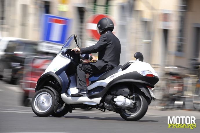 Piaggio_MP3_Hybrid_9.jpg