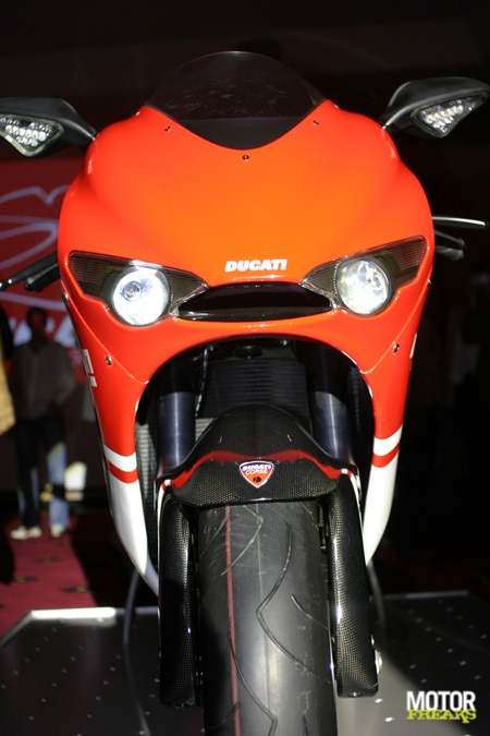 Ducati_Desmosedici_2_2.jpg