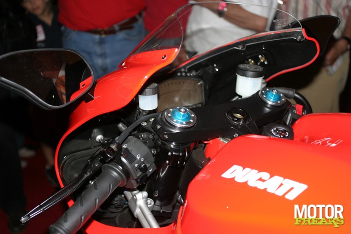 Ducati_Desmosedici_2_3.jpg