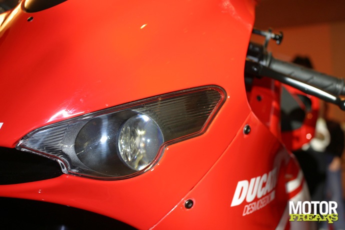 Ducati_Desmosedici_2_4.jpg