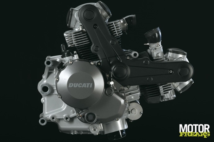 thumb_ducati_monster_696_motor.jpg