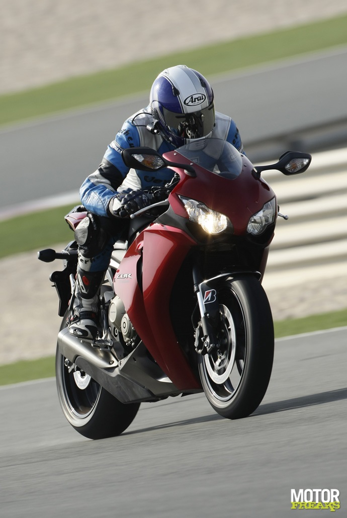 Honda_CBR1000RR_08_actie_005.jpg