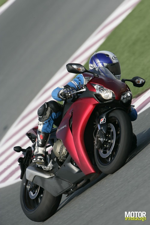 Honda_CBR1000RR_08_statisch_084.jpg