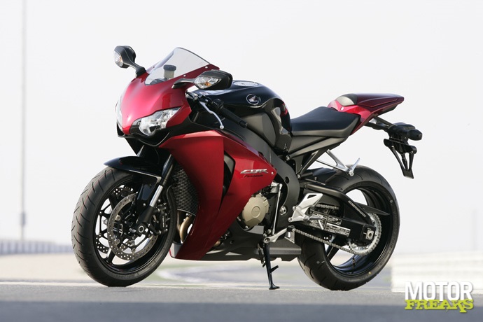 Honda_CBR1000RR_08_statisch_042.jpg