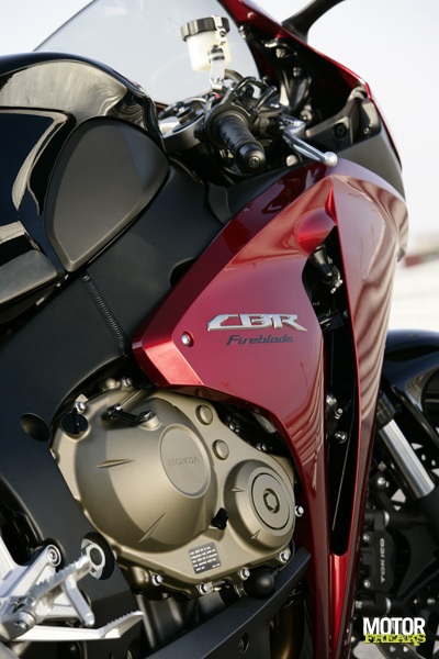 Honda_CBR1000RR_08_statisch_062.jpg