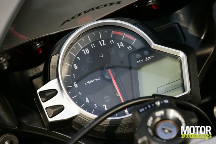 Honda_CBR1000RR_08_statisch_069.jpg