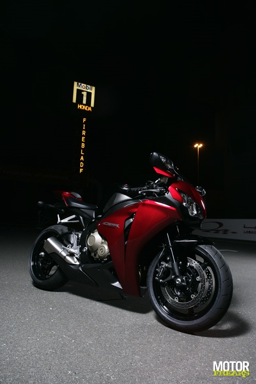 Honda_CBR1000RR_08_statisch_084.jpg