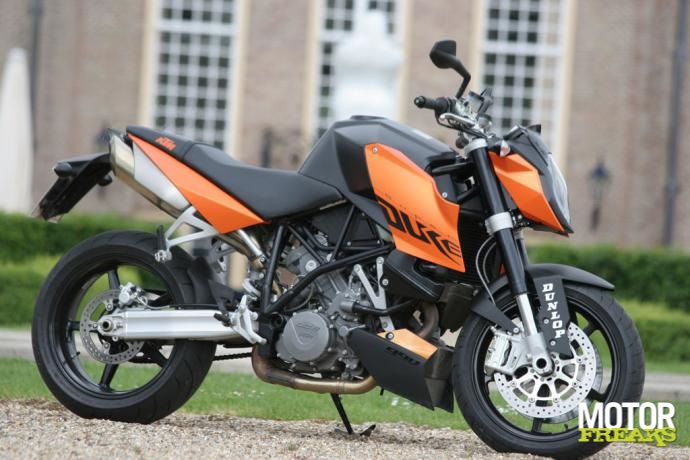 ktm_superduke_990_2_1_l.jpg