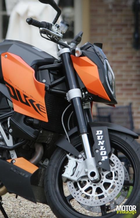 ktm_superduke_990_2_5_l.jpg