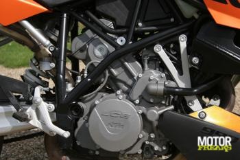 ktm_superduke_990_2_6_l.jpg