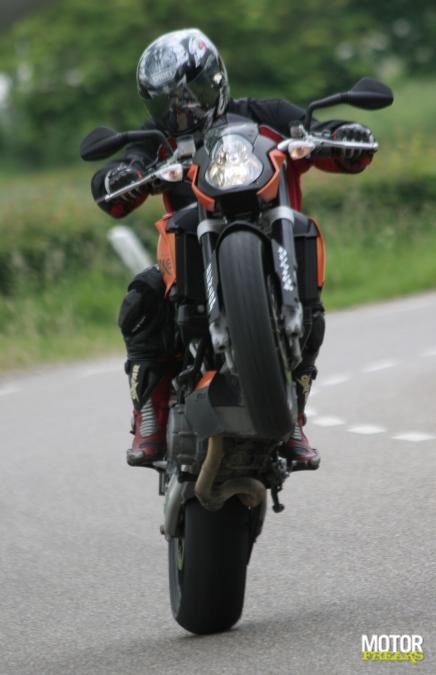 ktm_superduke_990_3_2_l.jpg