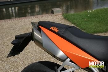 ktm_superduke_990_3_5_l.jpg