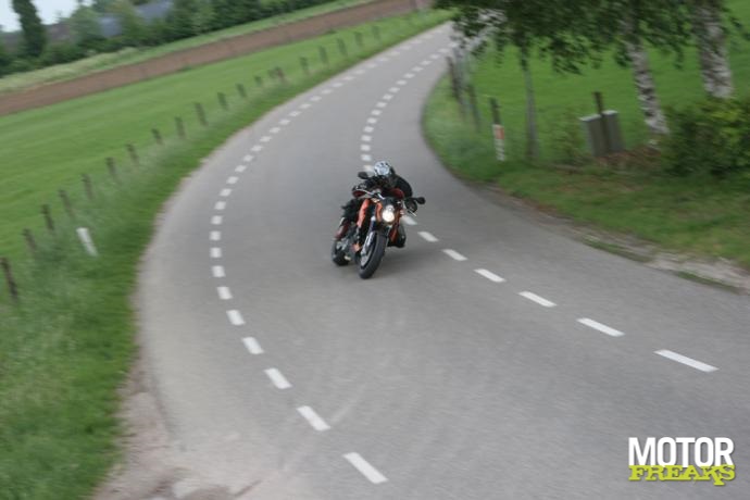 ktm_superduke_990_3_7_l.jpg