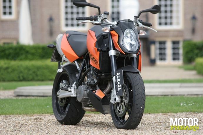 ktm_superduke_990_4_1_l.jpg