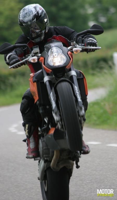 thumb_ktm_superduke_990_4_2_l.jpg
