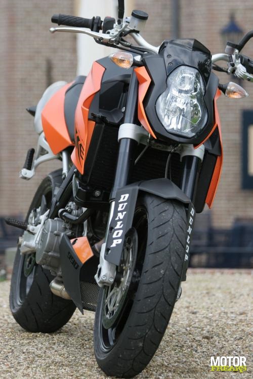 ktm_superduke_990_4_4_l.jpg