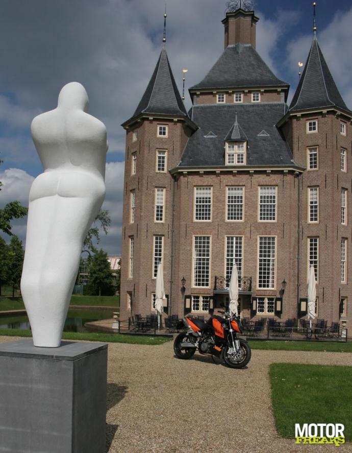 ktm_superduke_990_5_1_l.jpg