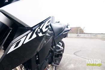KTM_Duke_690_DSC4802.jpg