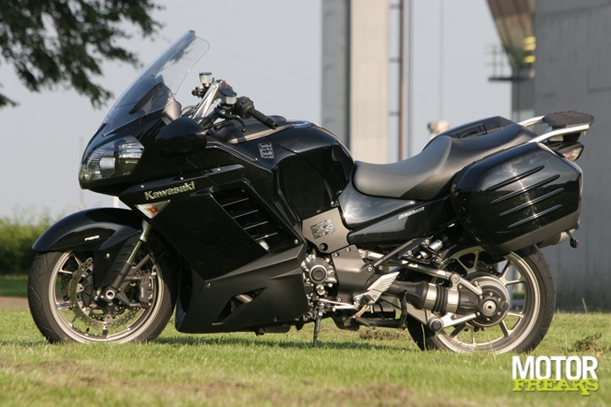 Kawasaki_GTR1400_050.jpg