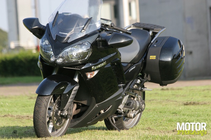 Kawasaki_GTR1400_056.jpg