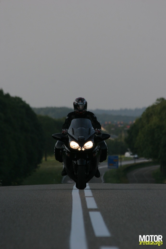 Kawasaki_GTR1400_106.jpg