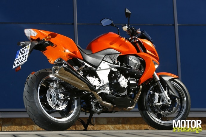 kawasaki_z1000_2_1.jpg