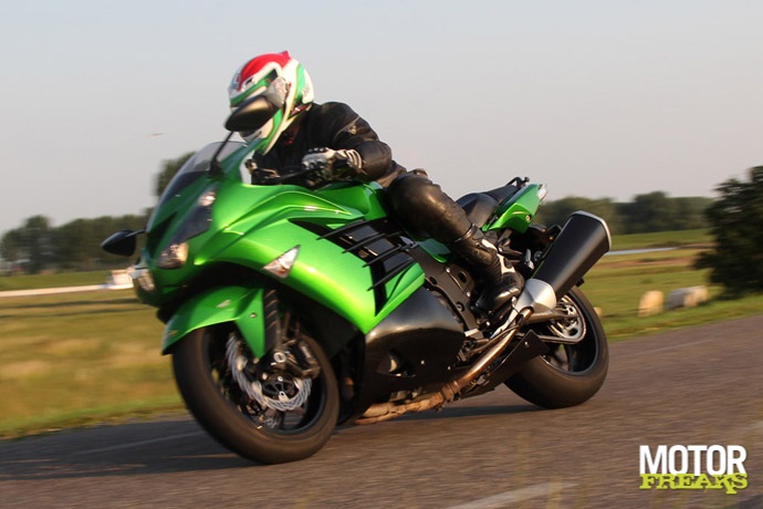 Kawasaki_ZZR1400_2012_2513