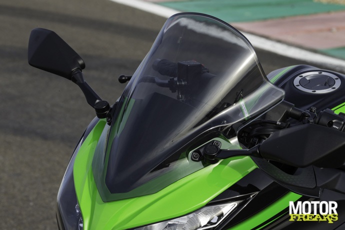 Kawasaki Z300 vs Ninja 300
